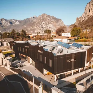 Hostal & 